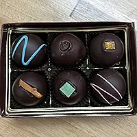 Box of 6 decorated round chocolate truffles